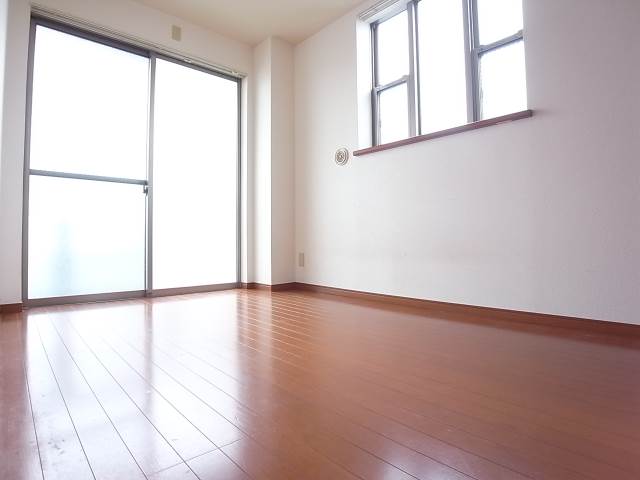 居室・リビング　日当たりの良いリビングです