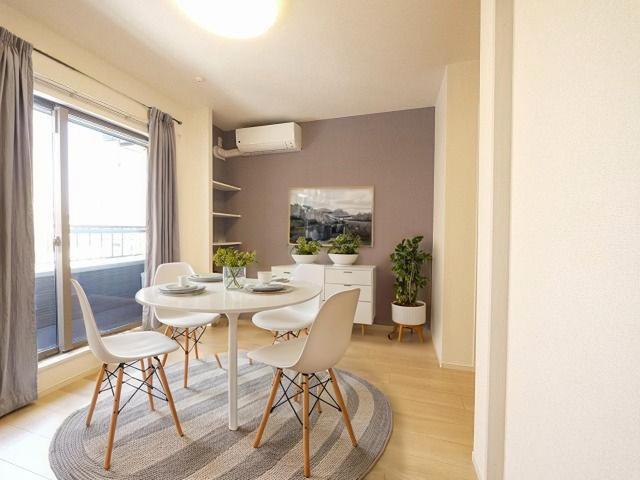 居室・リビング　CGで家具等を配置したもので家具等は含まれません