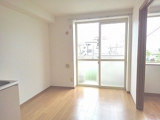 居室・リビング　こちらの居間で趣味の時間をお楽しみください