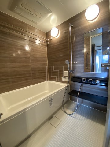 バス・シャワールーム　ローレルタワー御堂筋本町　バスルーム