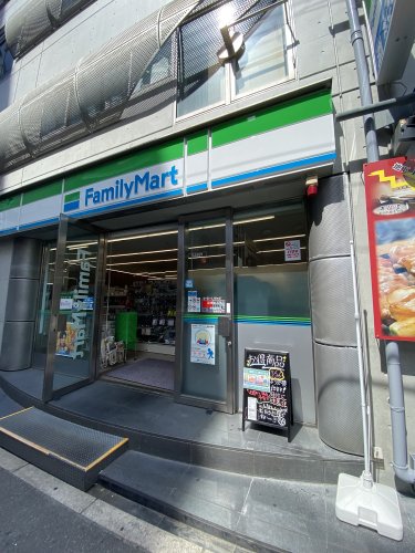 コンビニ　ファミリーマート（コンビニ）まで90m