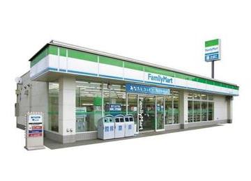 コンビニ　ファミリーマート福岡高宮通り店（コンビニ）まで586m