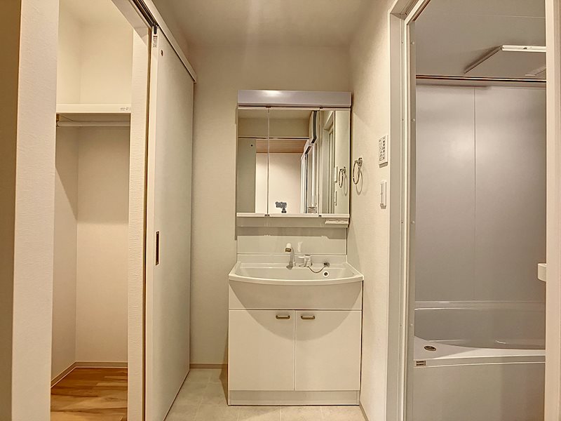 洗面設備　同建物、同間取り画像引用