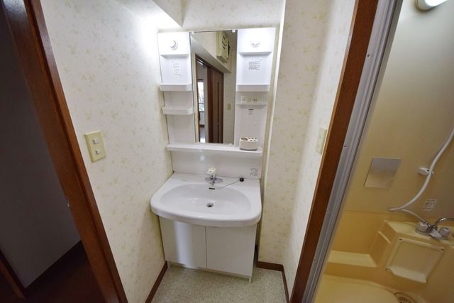 洗面設備　★リフォーム以前の参考写真です★