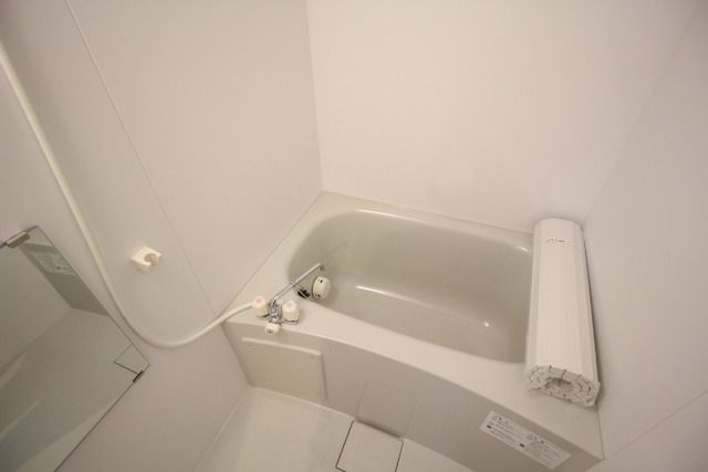 バス・シャワールーム　ミラー付のバスルーム