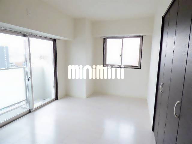 その他部屋・スペース　洋間６．２帖、クローゼット奥行き、広さ有り収納便利です。