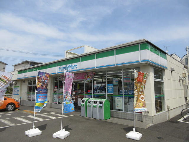 コンビニ　ファミリーマート（コンビニ）まで310m