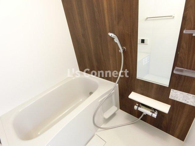 バス・シャワールーム　追焚き、浴室乾燥付きのお風呂。