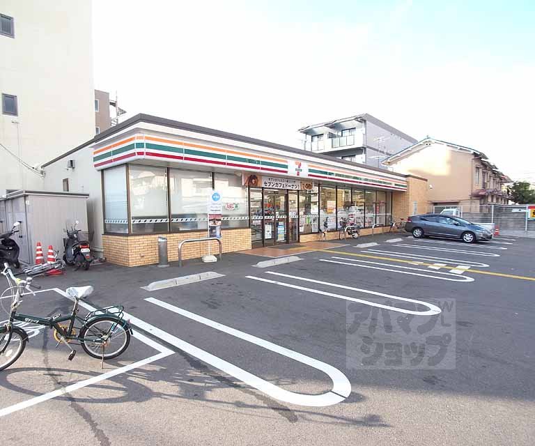 コンビニ　セブンイレブン 深草西浦8丁目店（コンビニ）まで270m