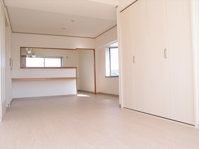 居室・リビング　別号室写真使用