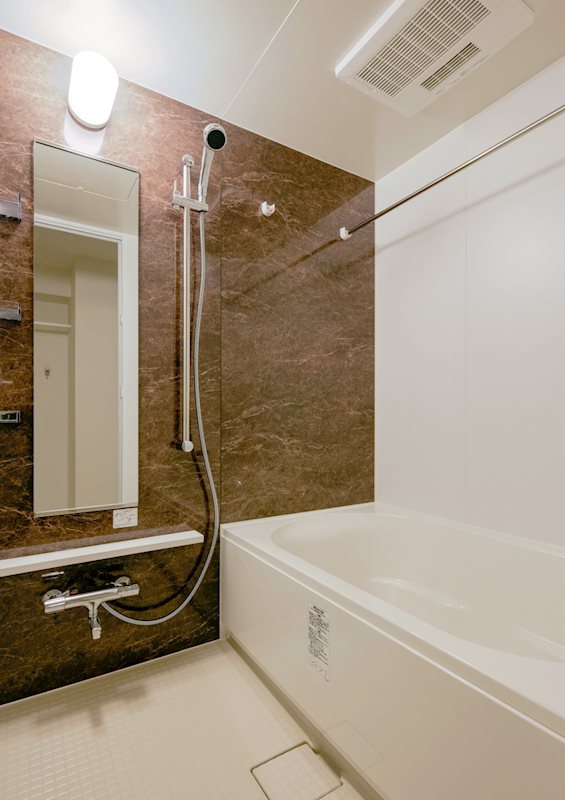 バス・シャワールーム　※写真はイメージです。実際の色味（キッチン、床）、大きさとは