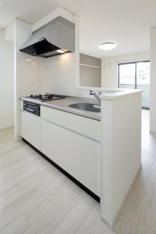 キッチン　※写真はイメージです。実際の色味（キッチン、床）、大きさとは