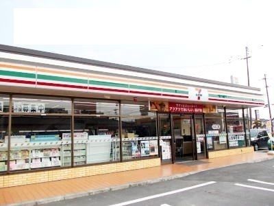 コンビニ　セブンイレブン国分中央4丁目店（コンビニ）まで700m