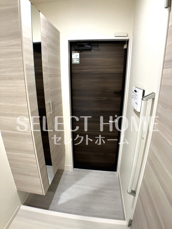 玄関　収納もある玄関です 同型タイプ