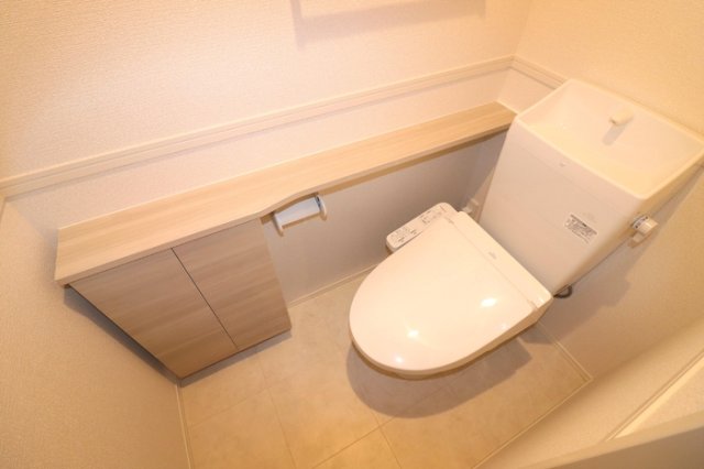 トイレ　温水洗浄暖房便座