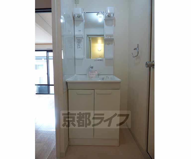 洗面設備　人気の独立洗面台です。