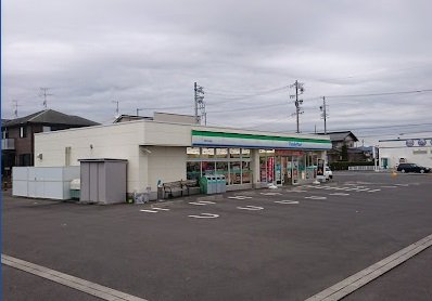 コンビニ　ファミリーマート　焼津下小田店（コンビニ）まで86m