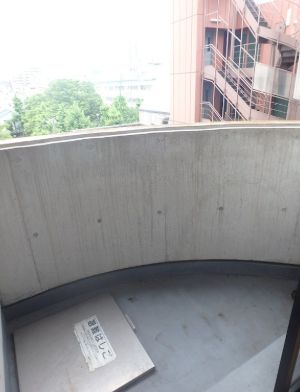 バルコニー　開放的で明るい空間を演出してくれるバルコニーです