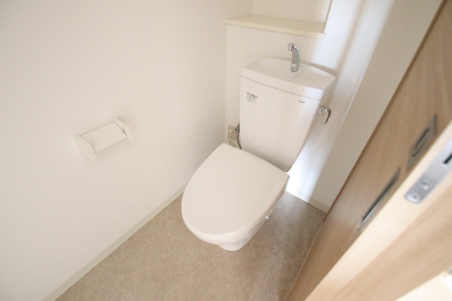 トイレ　※別室の参考写真の為、現況優先です。