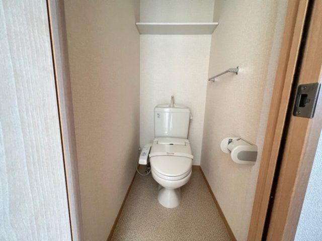 トイレ　温水洗浄暖房便座のトイレ