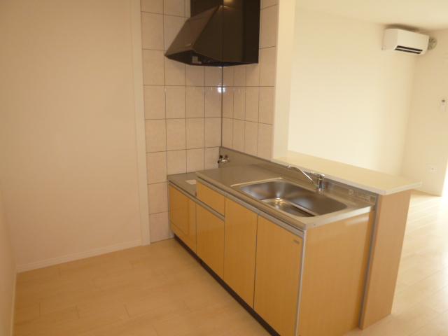 キッチン　開放的な対面キッチンです。