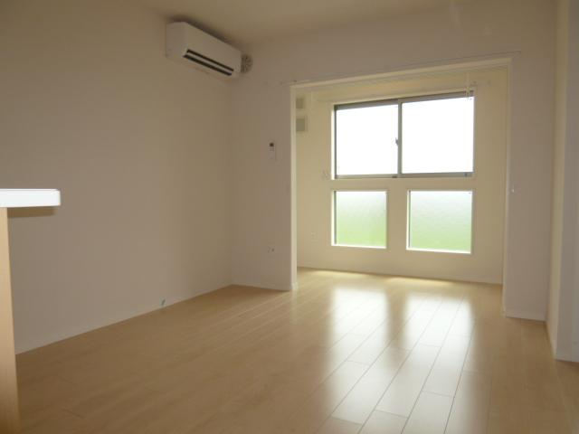 その他設備　エアコン完備のリビングです。