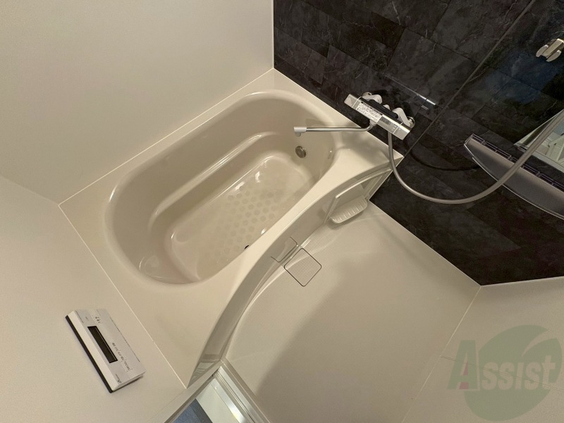 バス・シャワールーム　お風呂になります。一日の疲れを癒してくださいね。