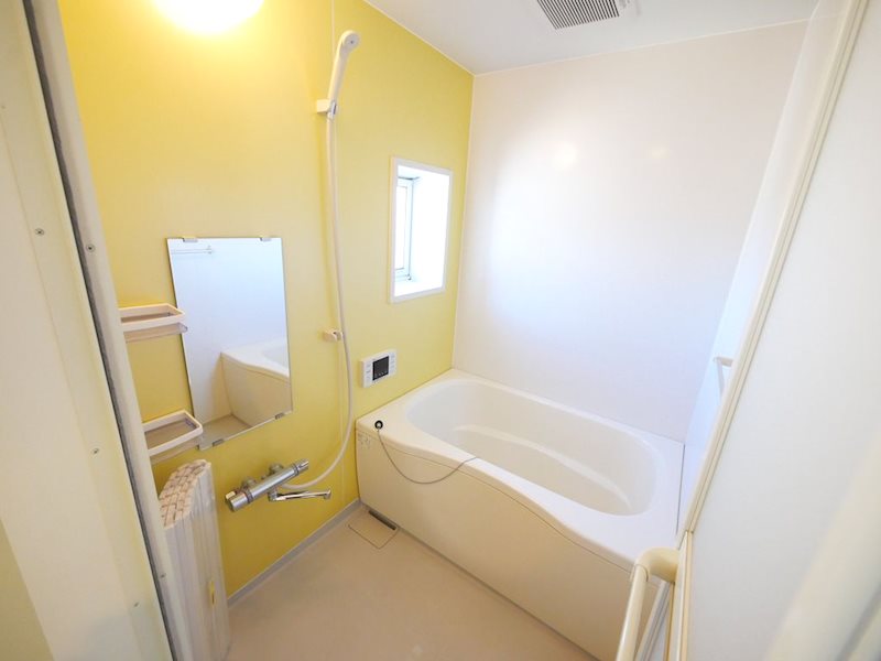 バス・シャワールーム　追焚き給湯、シャワー