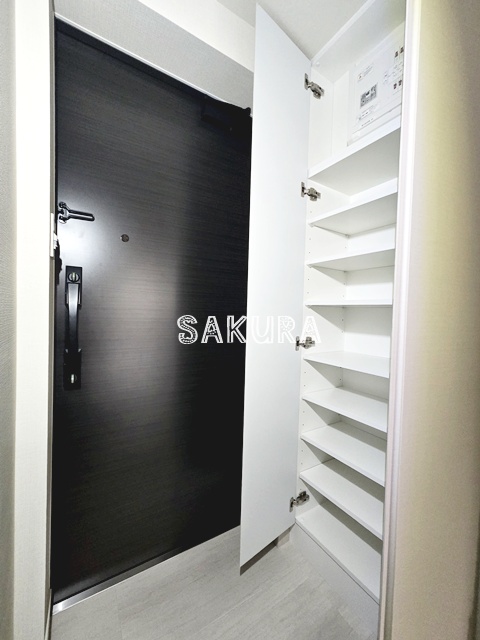 玄関　収納豊富なシューズボックスです♪