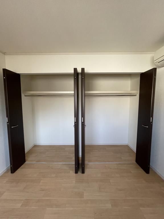 収納　内装は別部屋の参考写真です。