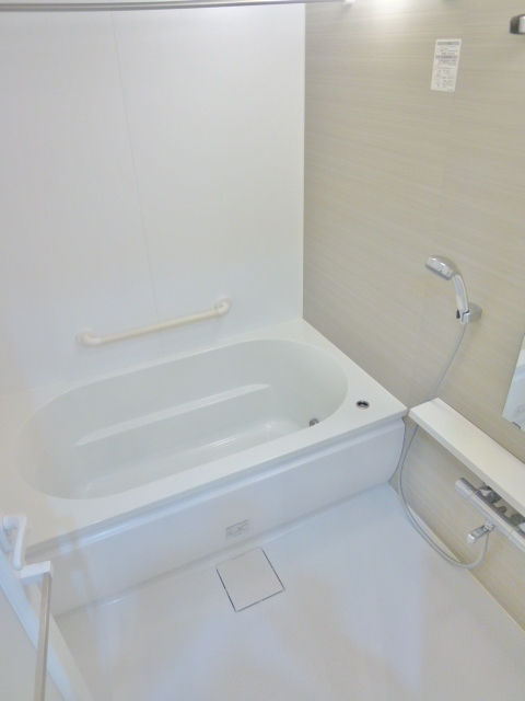 バス・シャワールーム　室内写真は５０５号室です。