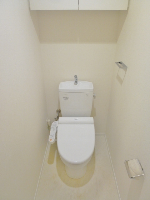 トイレ　室内写真は５０５号室です。