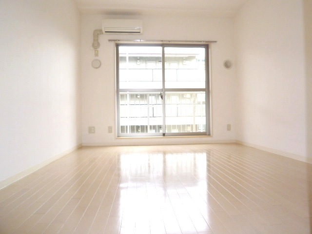 居室・リビング　南向きの明るい居室