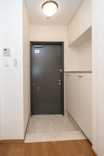 玄関　※写真は同タイプ住戸です。