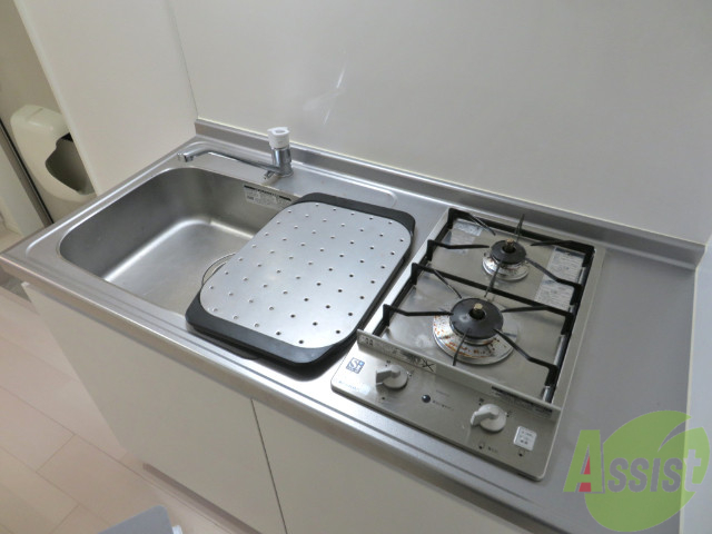 キッチン　シンプルなキッチンです。一人暮らしにはちょうどいいサイズ。