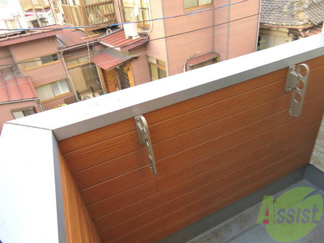 バルコニー　バルコニーは幅があり、広い印象を受けました。