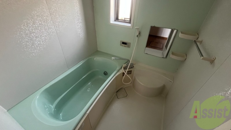 バス・シャワールーム　風呂です。追い焚き機能等が付いています。