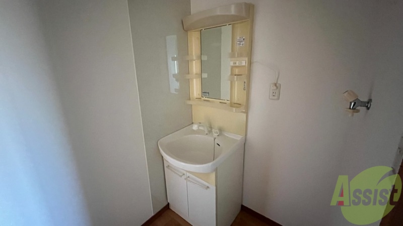 洗面設備　洗面台です。シャンプードレッサー付きです。