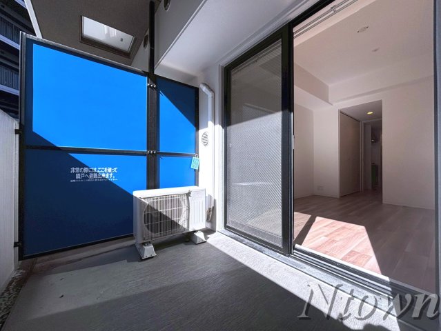 バルコニー　暖かな日差しのふりそそぐバルコニー