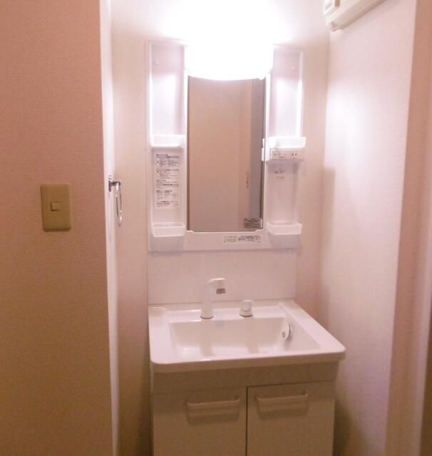 洗面設備　スペースが確保できる洗面所です