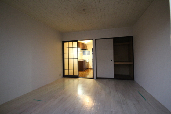 居室・リビング　※他号室の写真です