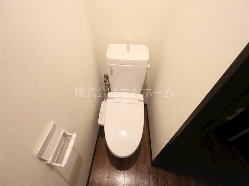 トイレ　温水洗浄暖房便座付トイレ　同型写真