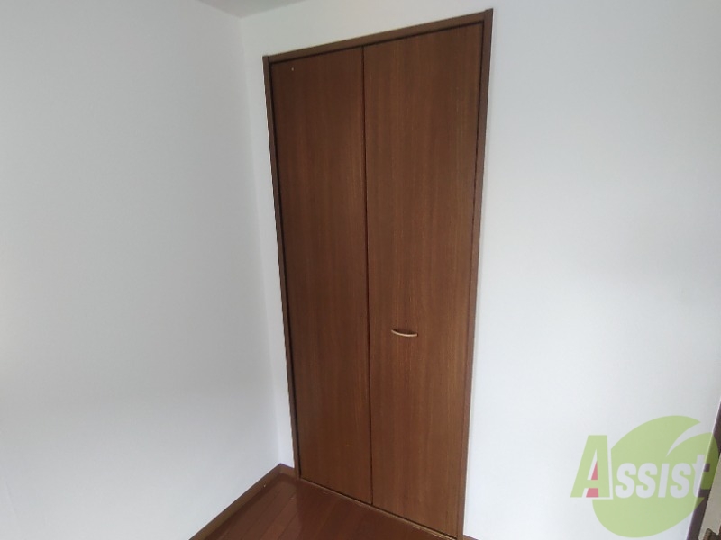 収納　洋室のクローゼット。広さは十分そうです。