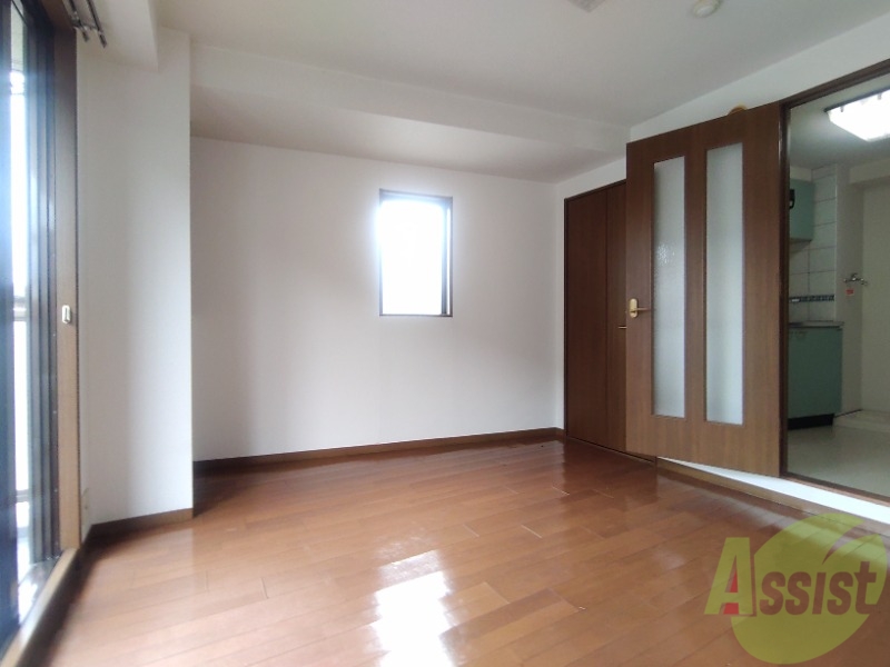 その他部屋・スペース　８帖の洋室を別の角度から撮影してみました。