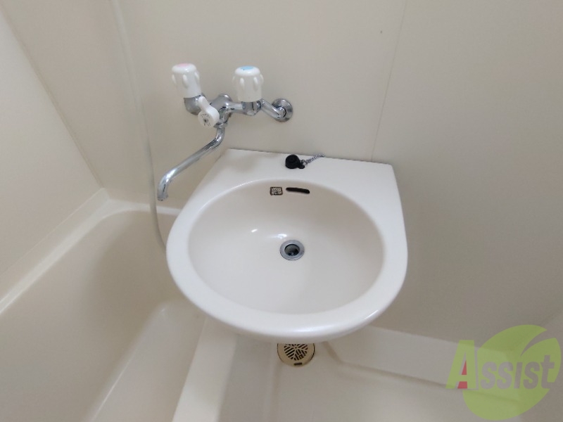 洗面設備　洗面台は浴室にあります。掃除がしやすそうですね。