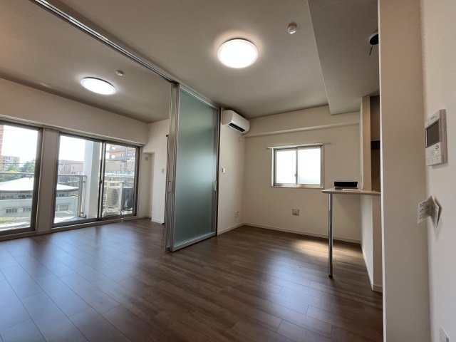 居室・リビング　※同物件別号室参考写真