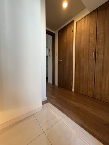 玄関　※同物件別号室参考写真