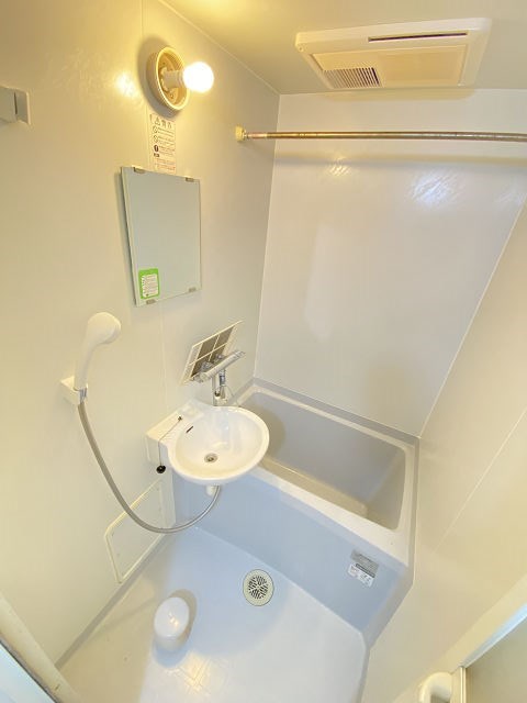 バス・シャワールーム　落ち着いた空間のお風呂です