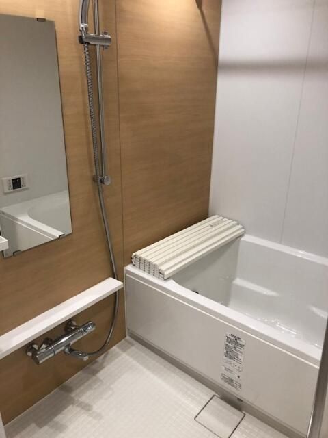 バス・シャワールーム　コンパクトで使いやすいお風呂です