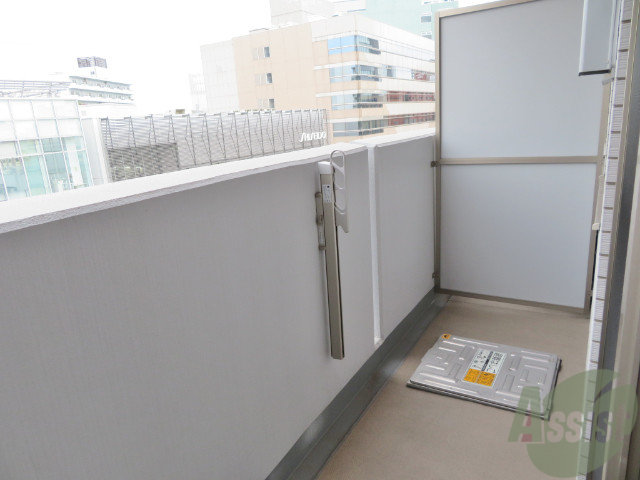 バルコニー　バルコニーも広くて、洗濯物もよく乾きそうです。